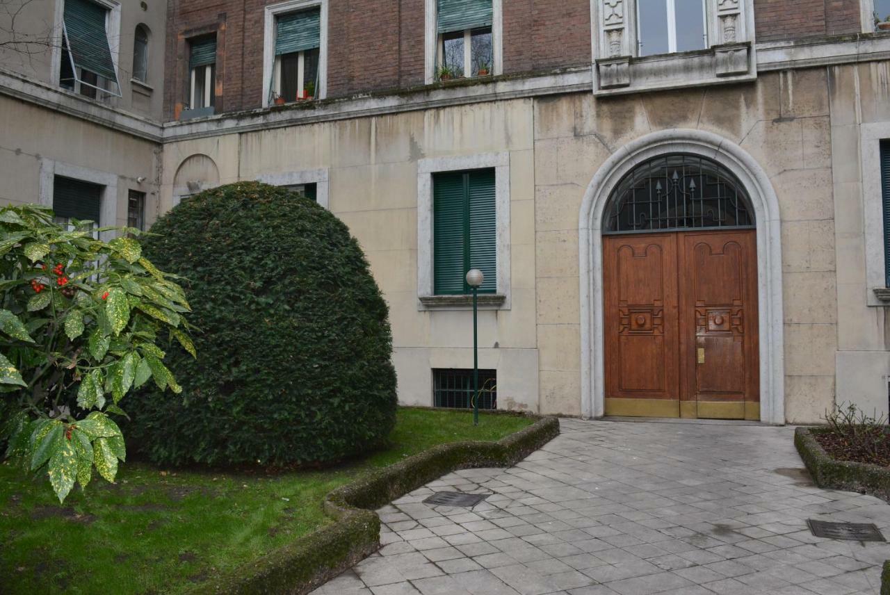 Aria Di Casa - Navigli Darsena Apartment มิลาน ภายนอก รูปภาพ