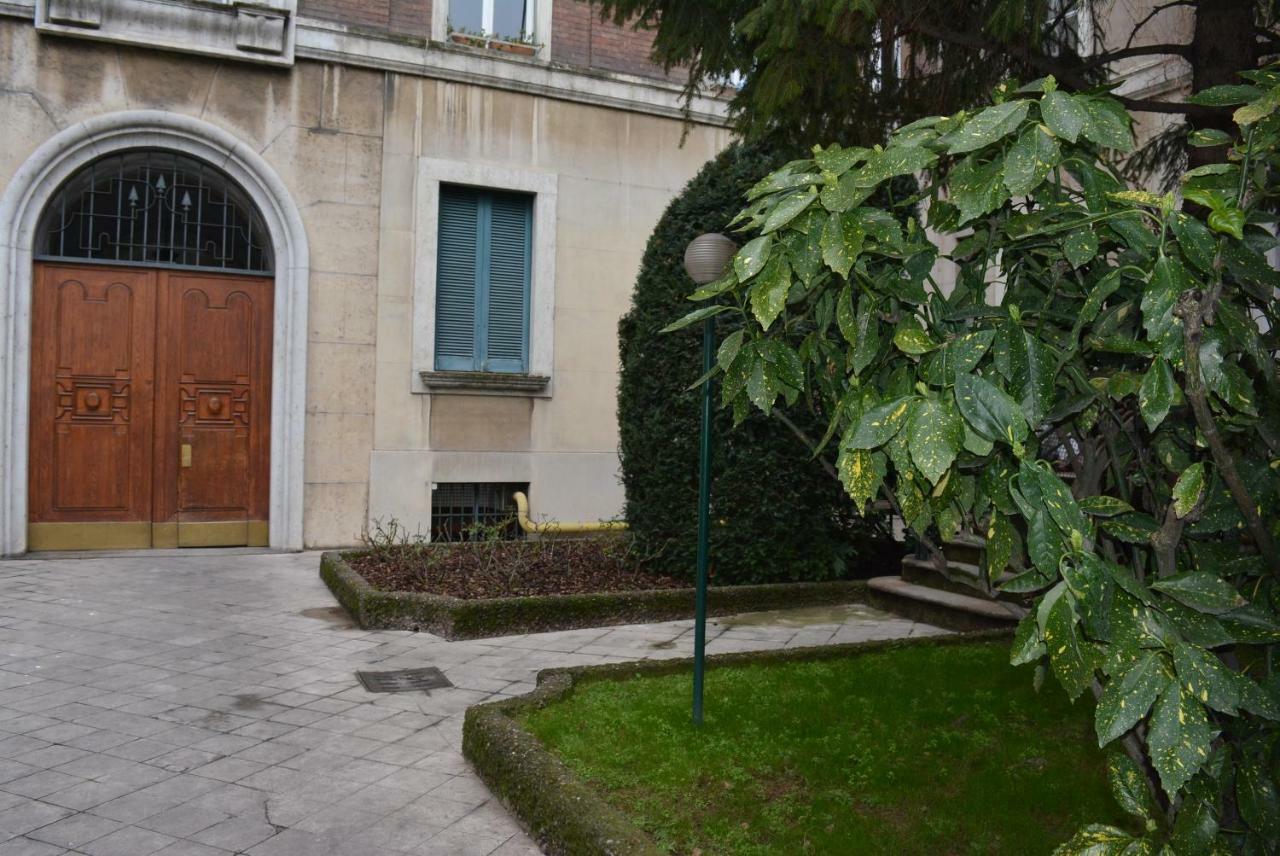 Aria Di Casa - Navigli Darsena Apartment มิลาน ภายนอก รูปภาพ