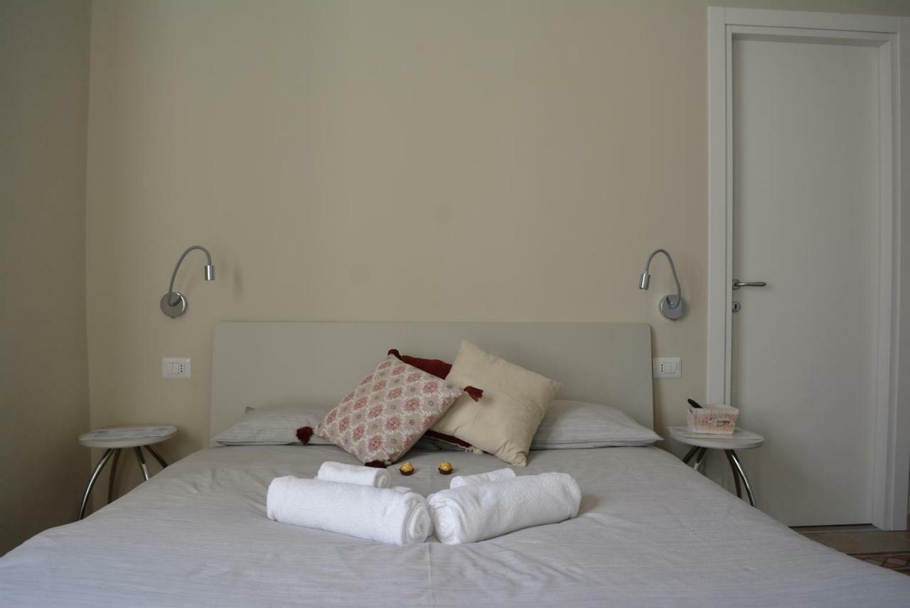 Aria Di Casa - Navigli Darsena Apartment มิลาน ภายนอก รูปภาพ