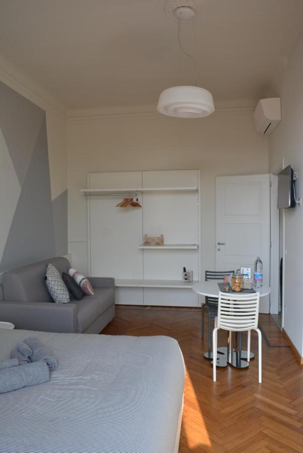 Aria Di Casa - Navigli Darsena Apartment มิลาน ภายนอก รูปภาพ